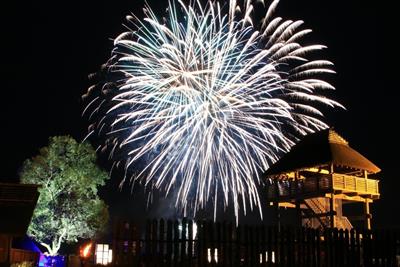 ▲打ち上げ花火 約500発の花火の演出を。「吉野ヶ里　光の響