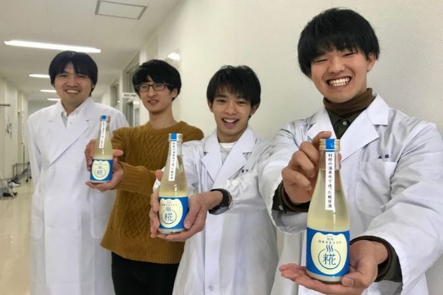 ▲開発した大分大学発酵食品学科の学生たち