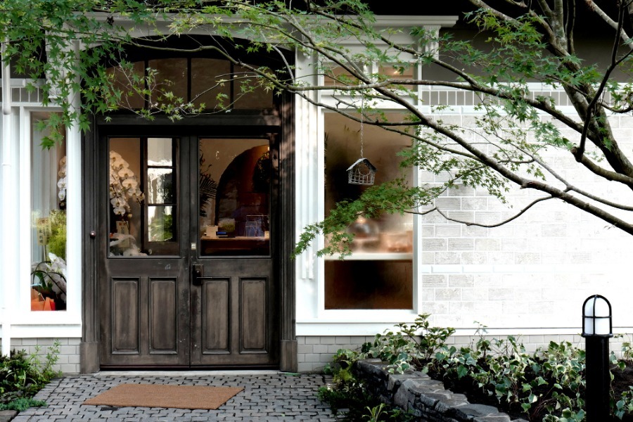 ▲熊本県山鹿市方保田の人気洋菓子店「ricca」と菊鹿ワインとのコラボ企画