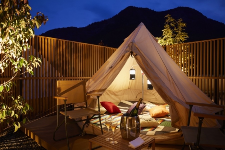 ▲話題のグランピングを楽しみながらスパークリングワインを味わいましょう ▲話題のグランピングを楽しみながらスパークリングワインを味わ