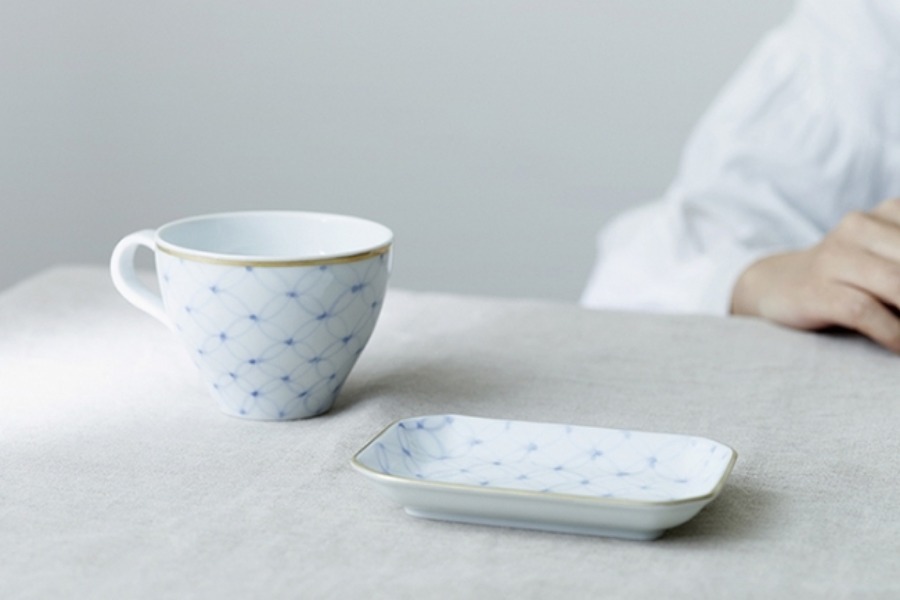 ▲ちょこっと「もぐもぐ、ごくごく」食べたり飲んだりするための有田焼の器のブランド ▲ちょこっと「もぐもぐ、ごくごく」食べたり飲んだりするための
