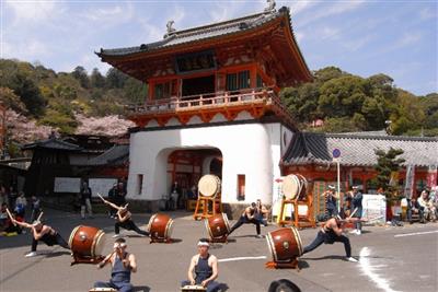 ▲毎年桜の咲く時期に「武雄温泉 春まつり」が開催！