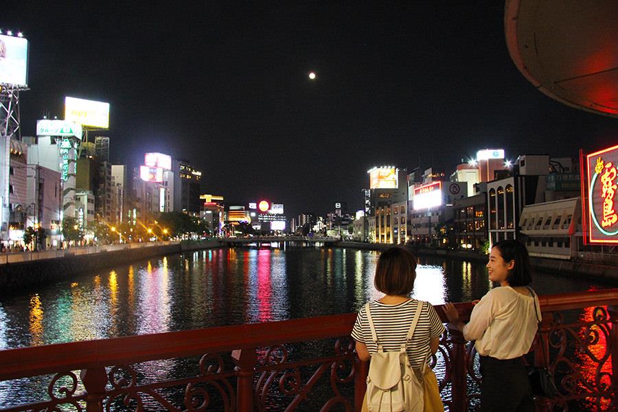 お昼だけでない！夜の天神も魅力がたくさん！