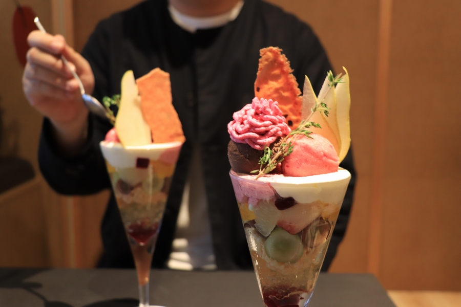 レッドビートとショコラのパフェ~タイムの香りと胡椒のスパイス