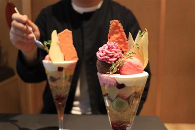 レッドビートとショコラのパフェ～タイムの香りと胡椒のスパイス