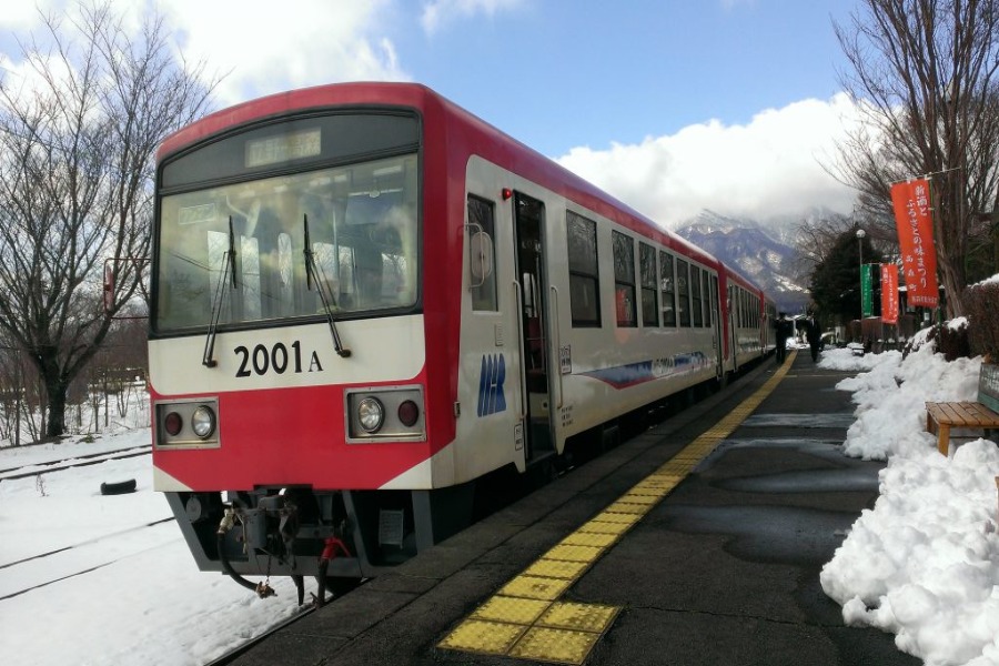 ▲期間限定「初詣列車」が1月1日から31日まで毎日運行! 期間限定「初詣列車」
