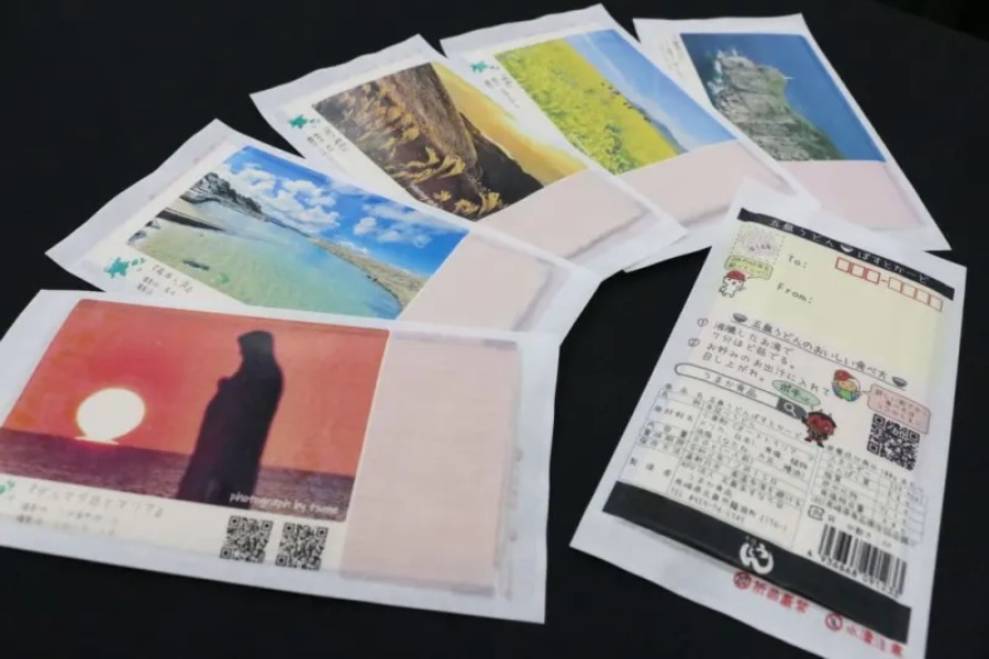 ▲販売中のポストカードには、五島市のアマチュアカメラマンが撮影した島の風景を印刷! 販売中のポストカードには、島の風景を印刷