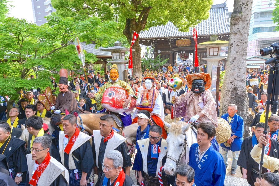 ▲博多どんたくにあわせて、福神、恵比須、大黒の三福神が市内を練り歩きます