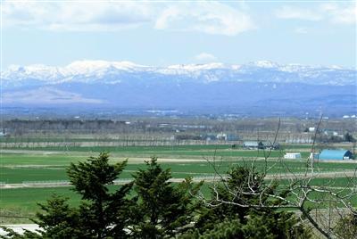 雄大な石狩平野と樽前山から手稲山まで連なる山々