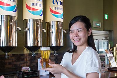 入り口で迎えてくれるのは創業当時の仕込釜。期待を高めてくれる