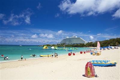 北部にはきれいなビーチが目白押し（万座ビーチ）