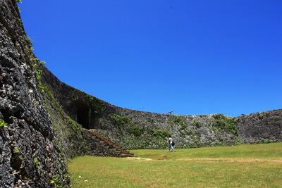 琉球史ヒーローのひとり、護佐丸が築城した座喜味城