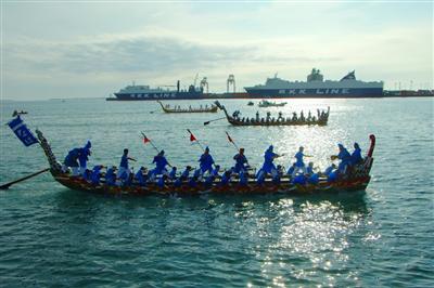 那覇ハーリーのメインイベント「本バーリー」は最大の見せ場