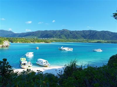 絶景ポイントとして人気の川平湾といえばこの風景