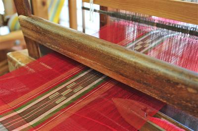 女性に特に人気が高い赤のミンサー織り