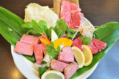 食欲をそそる厚切りの石垣牛