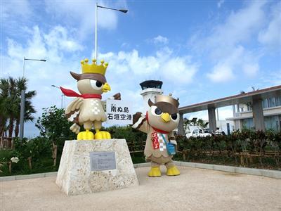 南ぬ島石垣空港入り口で、ぱいーぐるがお出迎え