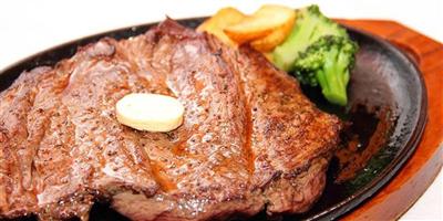 柔らかい牛ヒレ肉を使った、テンダーロインステーキが人気