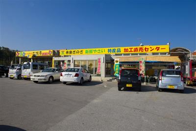 何を売っているのかひと目で分かる、大きな看板がお出迎え！全体