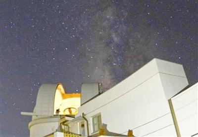 石垣島天文台上空に広がる天の川