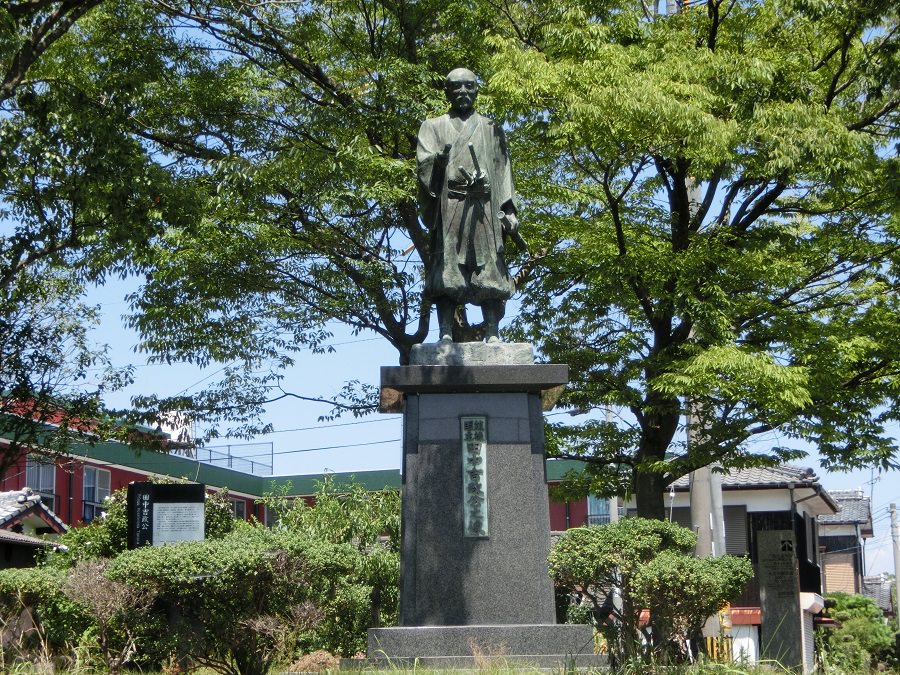 柳川城や堀割を作った田中吉政の銅像