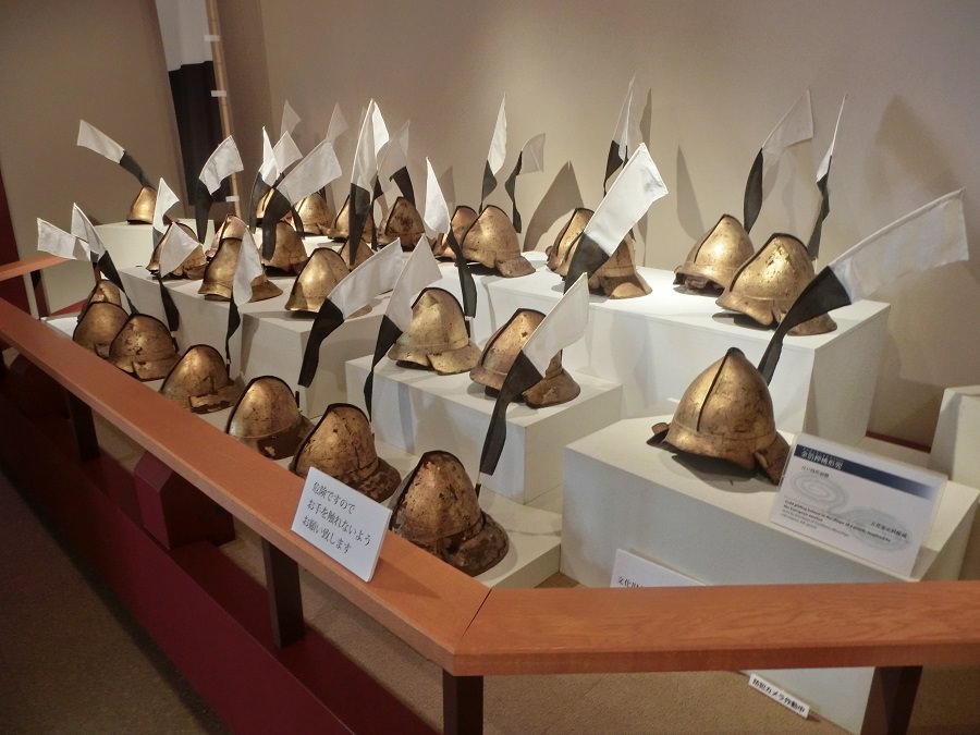 桃山時代から江戸時代に立花家で使われた金箔押桃形兜