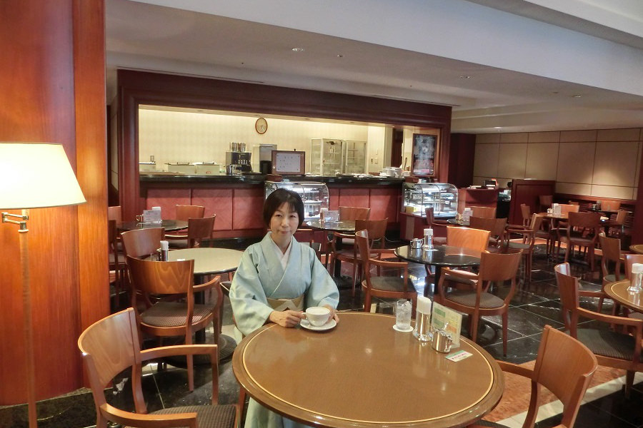 博多座のエントランスにある「オークラ ラウンジ」