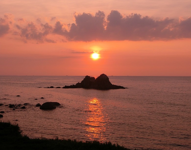 二見ヶ浦に沈む夕日