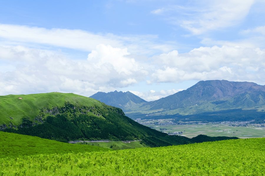 北外輪山から望む阿蘇の風景。左手は大観峰