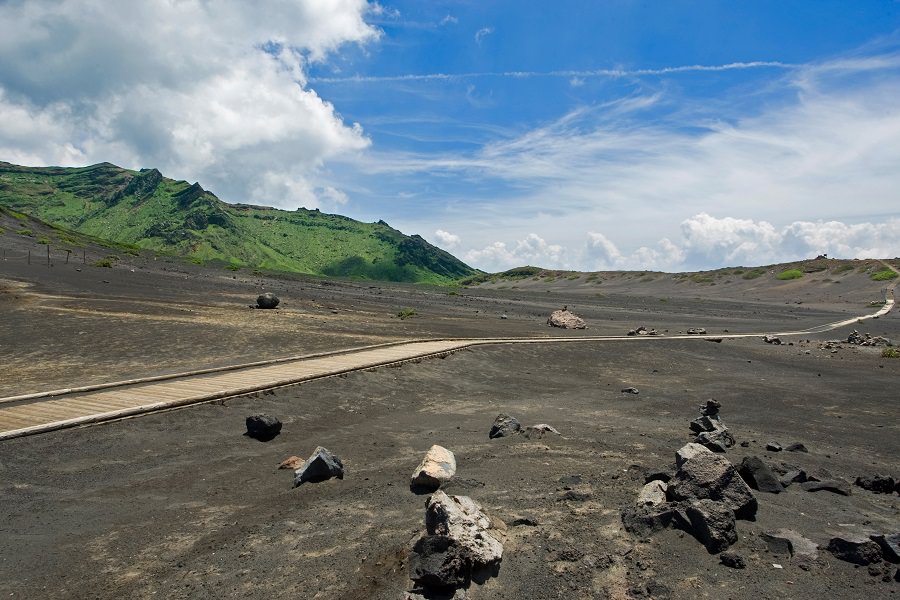 まるで異空間に紛れ込んだかのような砂千里ヶ浜の風景