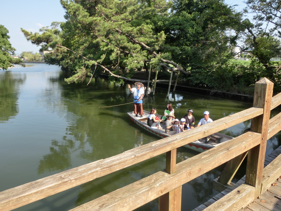 小さなどんこ舟の上は、にぎやかな雰囲気に