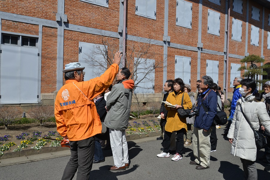 ガイドツアーで見識を広げる！