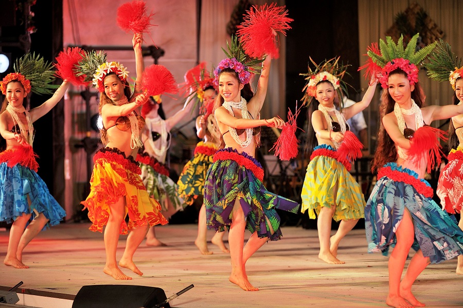 迫力あふれるステージが繰り広げられるフラガールのショー