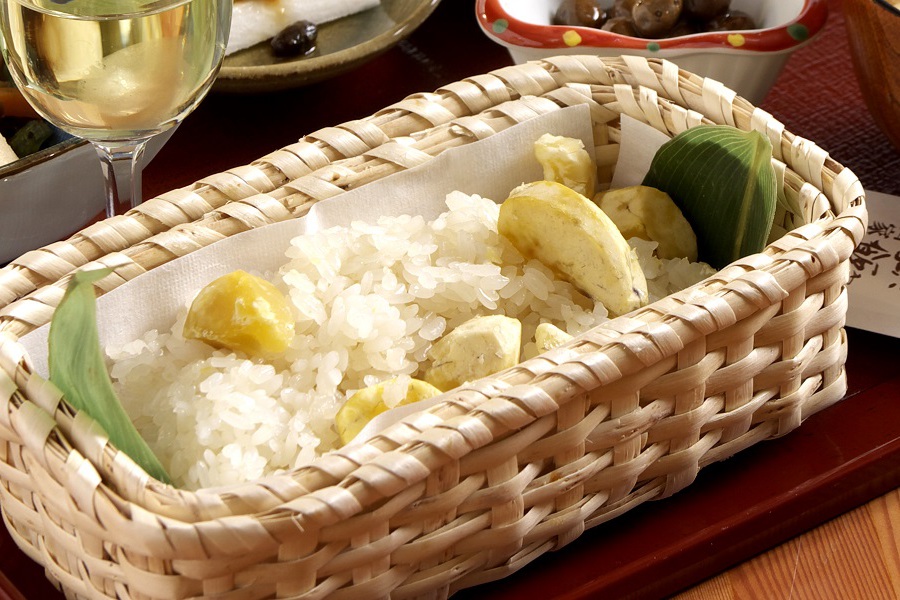 黄金色の栗をたっぷり使った栗おこわ