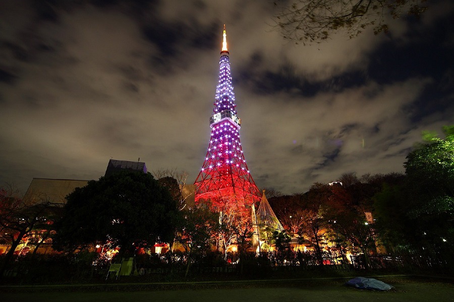 17段の階層にライトが灯るダイヤモンドヴェール