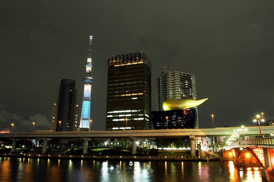 展望シャトル内部のパネルももこの美しさ