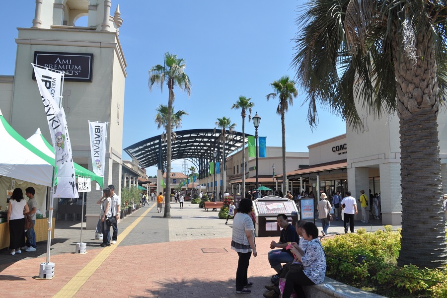 休日には多くの人たちで賑わうあみプレミアム・アウトレット