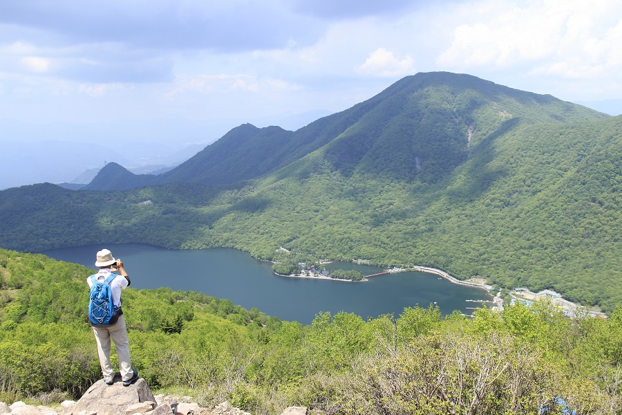 地蔵岳山頂の大パノラマ。道中の登山道も整備され歩きやすい