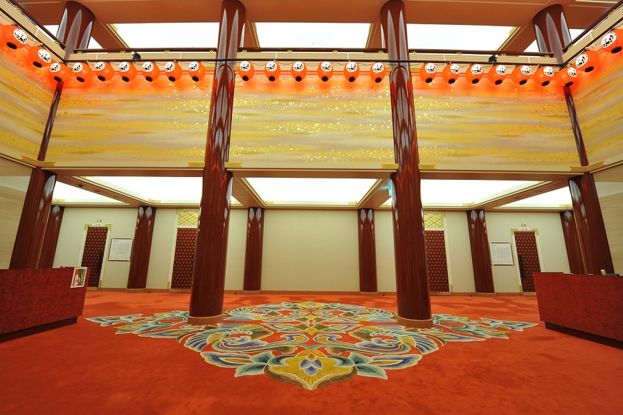 劇場1階の大間は、ひと際華やかな空間