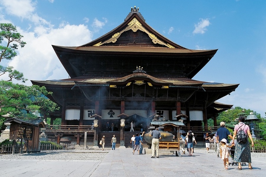 風格あるたたずまいの本堂は国宝