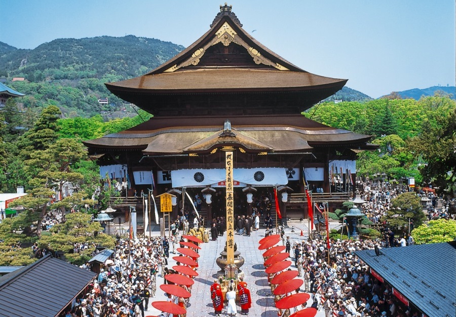 御開帳最大の盛儀「中日庭儀大法要」