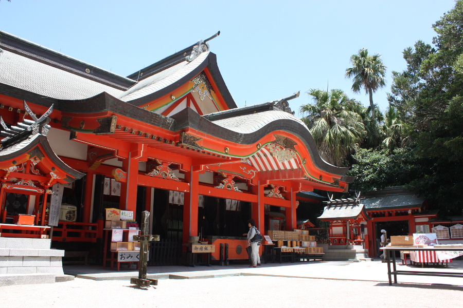 山幸彦と豊玉姫命、塩筒大神を祀る、縁結びで名高い青島神社