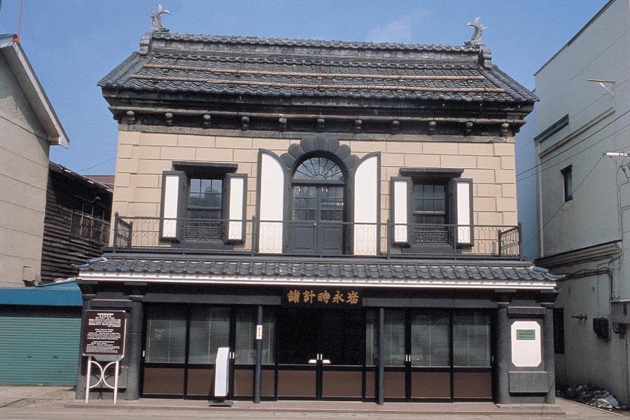 時計卸商・初代岩永新太郎の店舗として建てられた岩永時計店