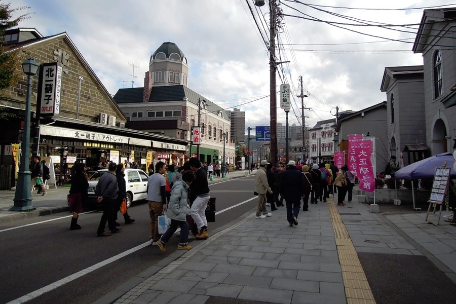 小樽を代表する硝子ショップ「北一硝子」も堺町通りに店を構えて