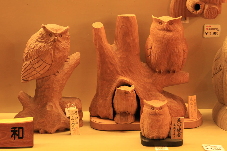 併設する「果夢林の館」では、特産品の木工工芸品も見られる