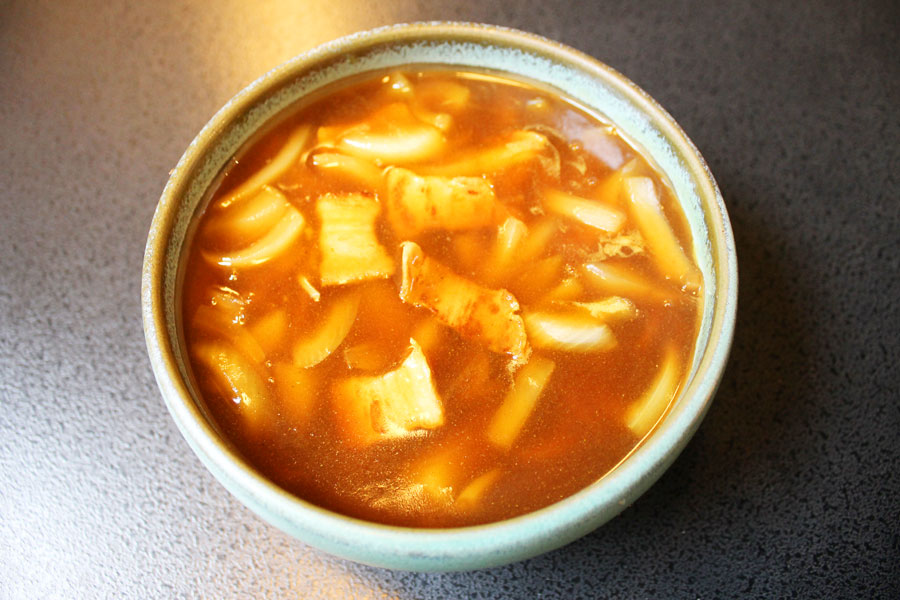 「藪半」の裏メニューNo.1との呼び声高い「かれーそば」