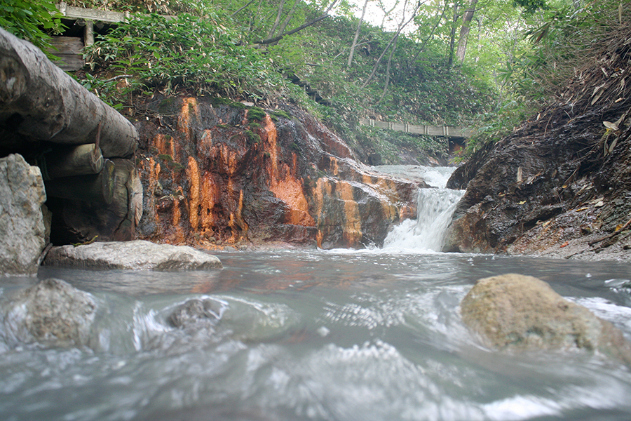 大湯沼川天然足湯