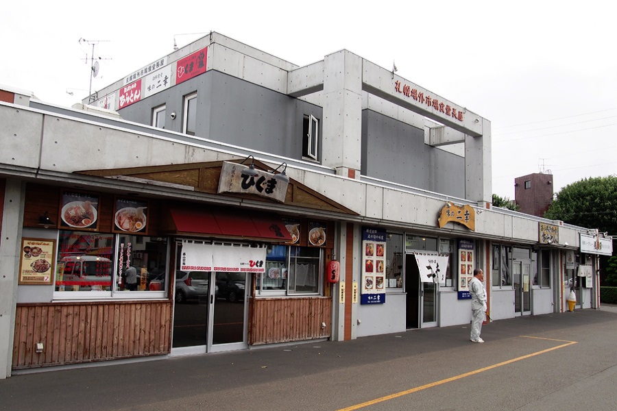 「食堂長屋」には4店舗の飲食店のみが入っている