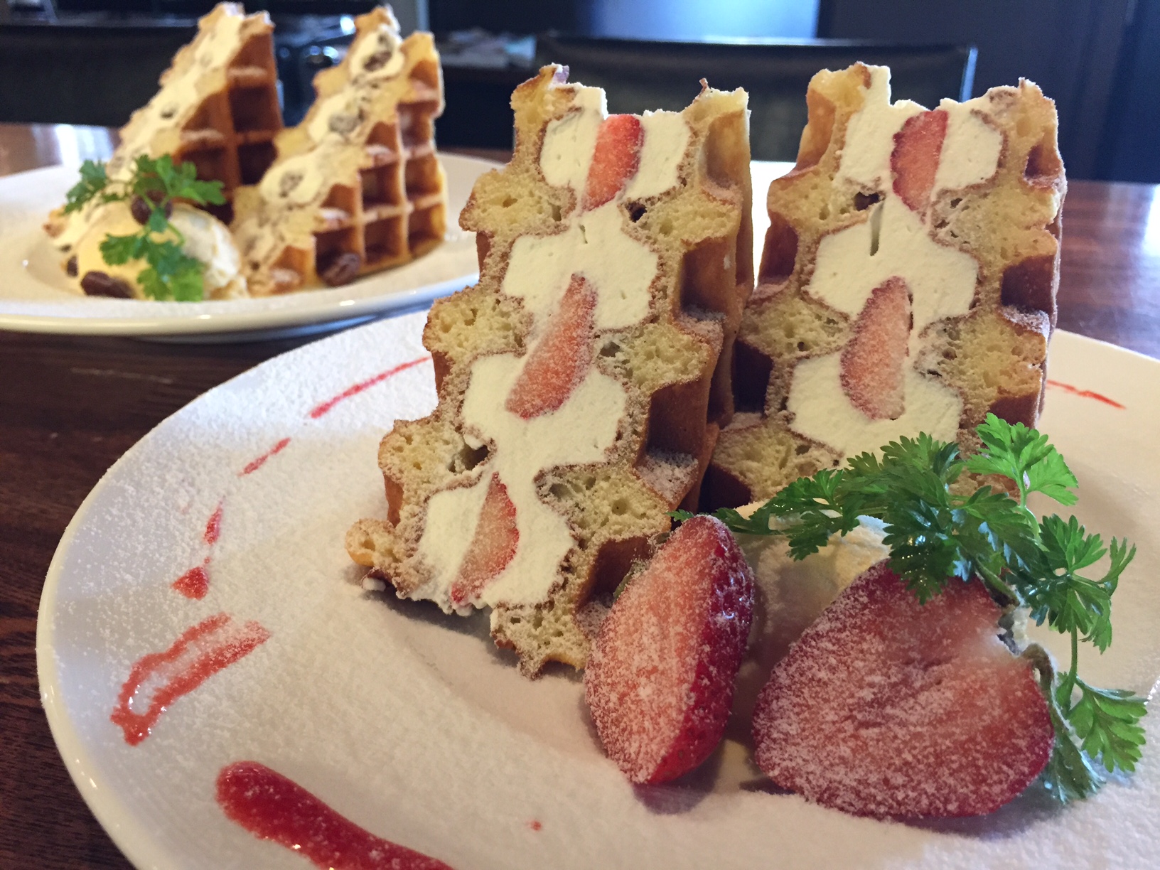 「スタンダード・コーヒー・ラボ」のボリューム満点ワッフル