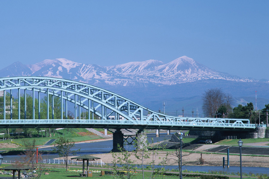 旭川の象徴「旭橋」